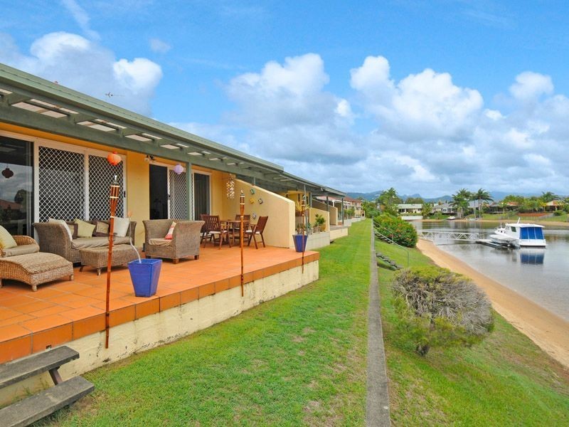 11/8 Dunlop Court, Mermaid Waters QLD 4218