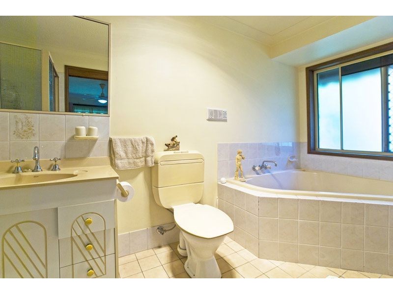 17 Woolmere Street, Carrara QLD 4211