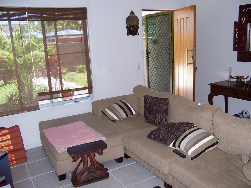 6 McCleary Street, Sorrento QLD 4217