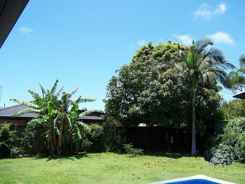 6 McCleary Street, Sorrento QLD 4217