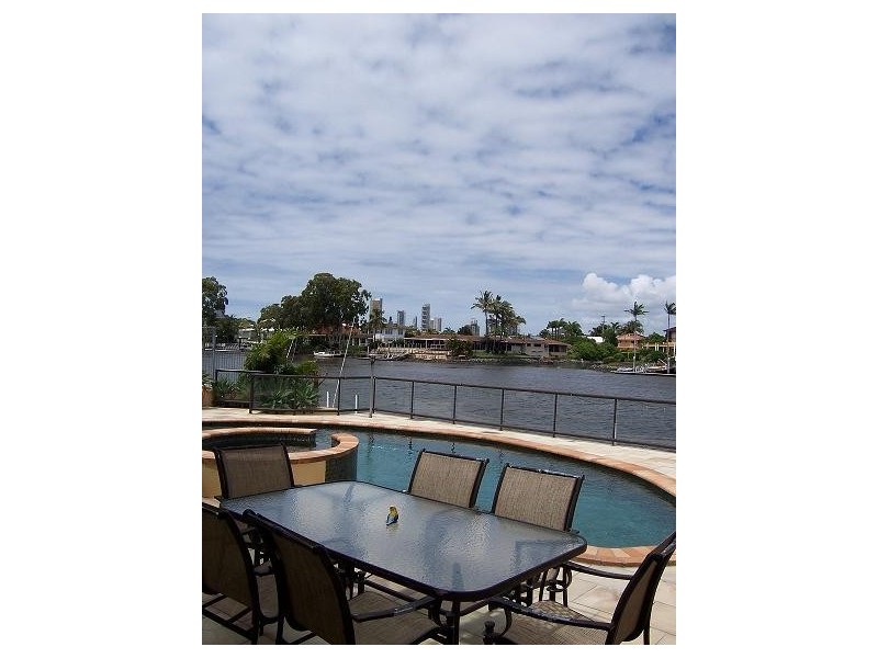 120 Amalfi Drive, Isle Of Capri QLD 4217