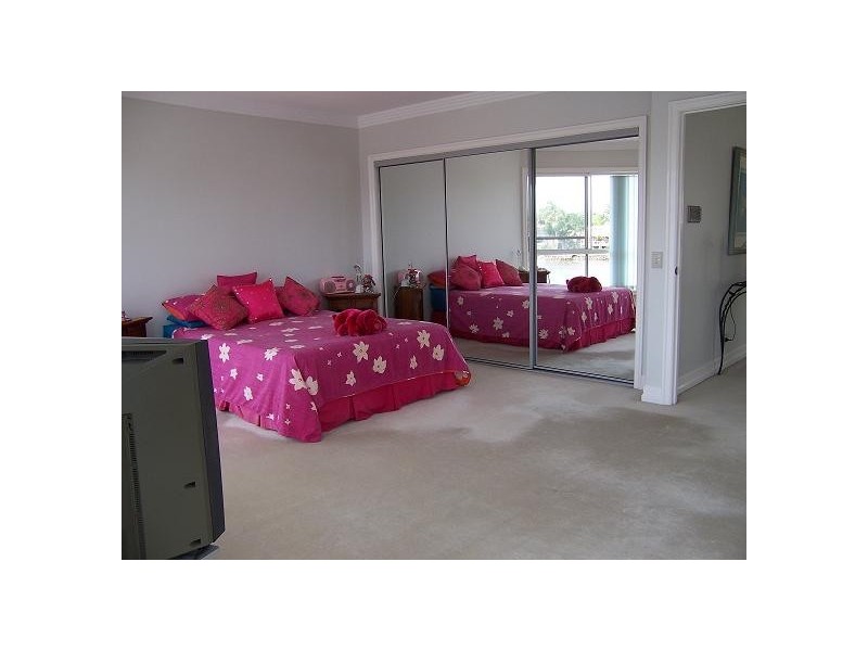 120 Amalfi Drive, Isle Of Capri QLD 4217