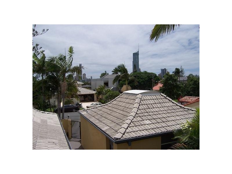 120 Amalfi Drive, Isle Of Capri QLD 4217