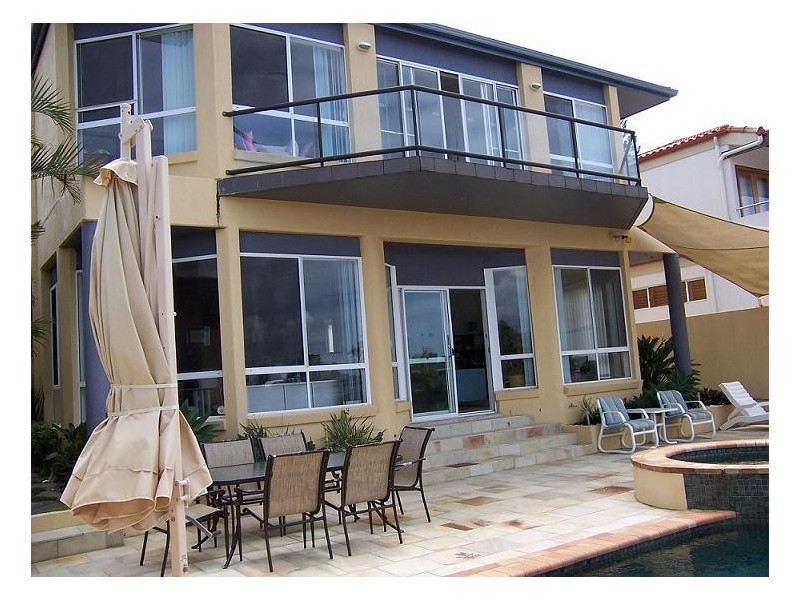 120 Amalfi Drive, Isle Of Capri QLD 4217