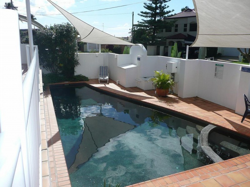 2/96 Stanhill Drive, Chevron Island QLD 4217