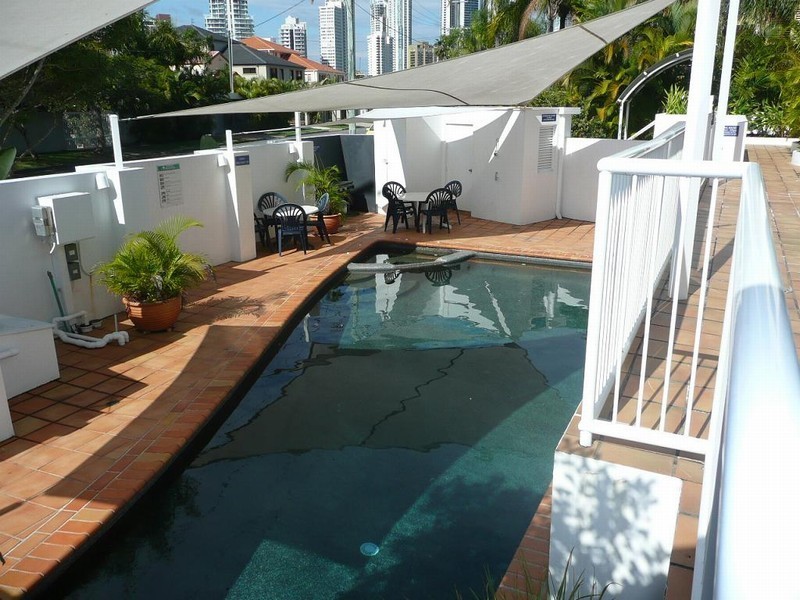 2/96 Stanhill Drive, Chevron Island QLD 4217