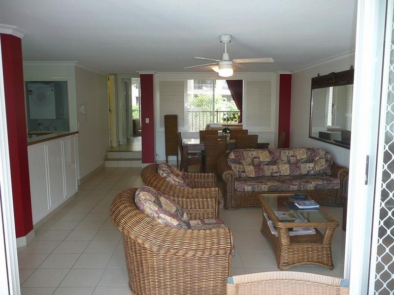 9/4 Northcliffe Terrace, Surfers Paradise QLD 4217