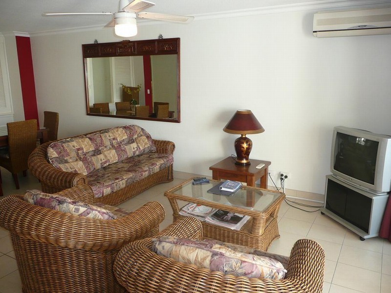 9/4 Northcliffe Terrace, Surfers Paradise QLD 4217