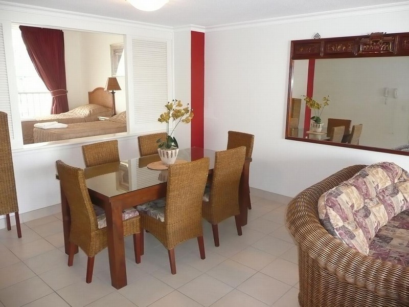 9/4 Northcliffe Terrace, Surfers Paradise QLD 4217