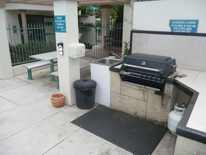 9/4 Northcliffe Terrace, Surfers Paradise QLD 4217