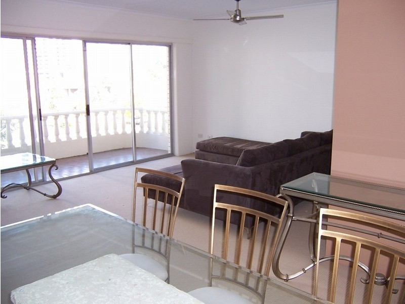 11/2 Stanhill Drive, Chevron Island QLD 4217