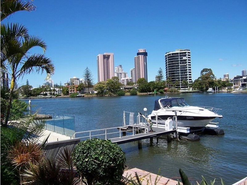 88 Amalfi Drive, Isle Of Capri QLD 4217