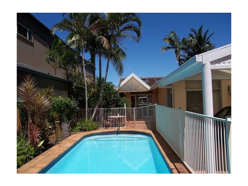 88 Amalfi Drive, Isle Of Capri QLD 4217