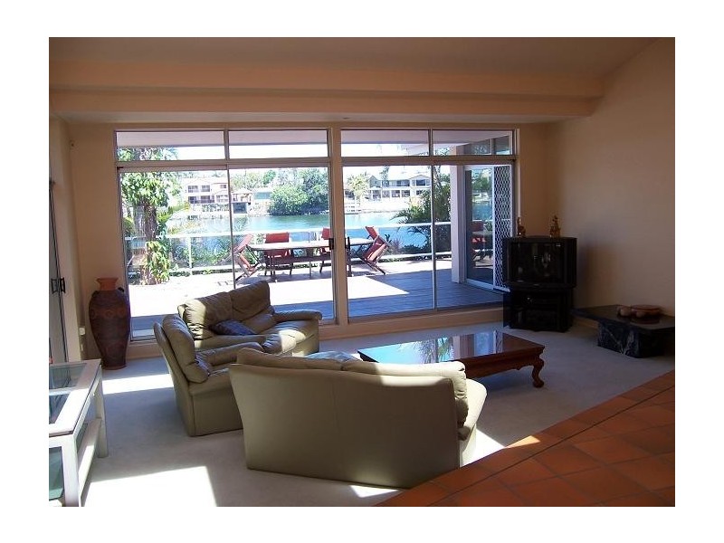 88 Amalfi Drive, Isle Of Capri QLD 4217