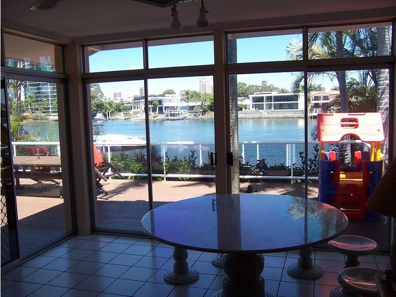 88 Amalfi Drive, Isle Of Capri QLD 4217