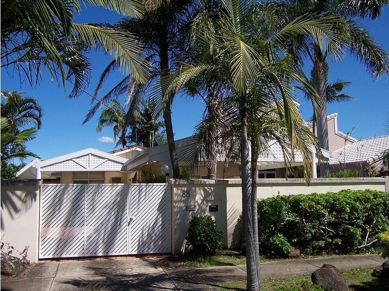 88 Amalfi Drive, Isle Of Capri QLD 4217