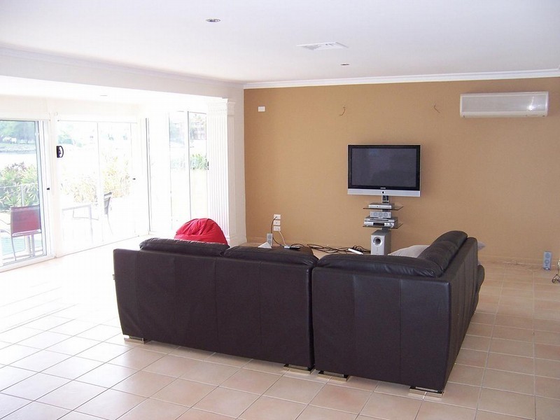 52 Amalfi Drive, Isle Of Capri QLD 4217