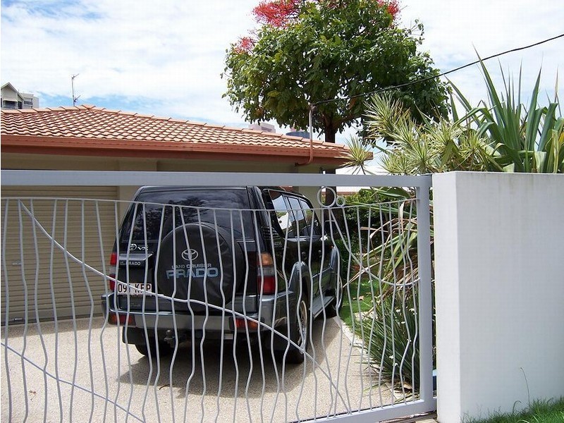 52 Amalfi Drive, Isle Of Capri QLD 4217