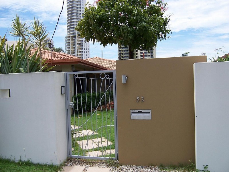 52 Amalfi Drive, Isle Of Capri QLD 4217