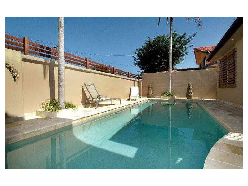 1 Monterey Court, Broadbeach Waters QLD 4218