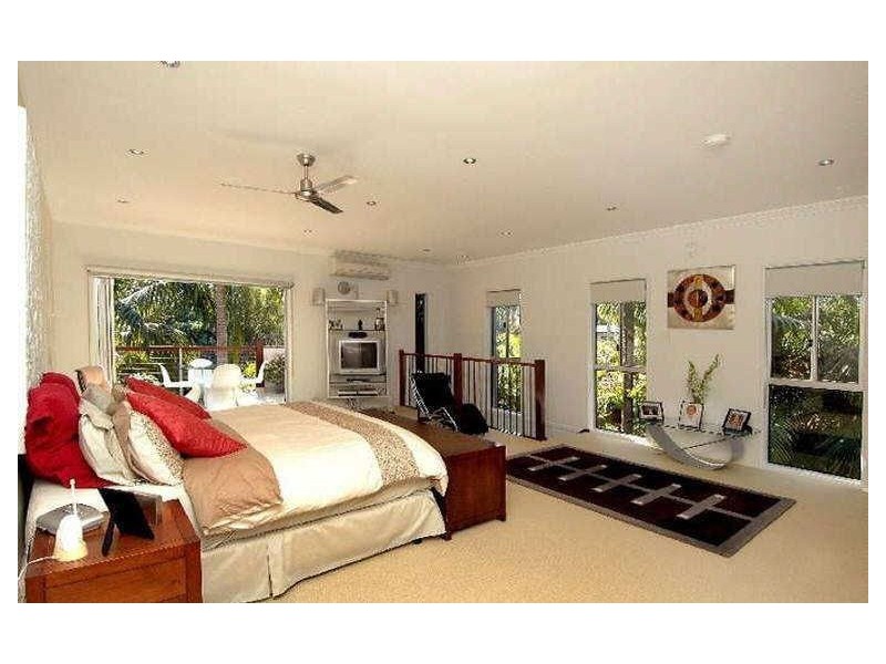 1 Monterey Court, Broadbeach Waters QLD 4218