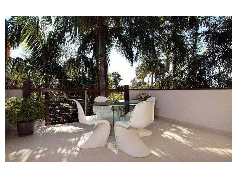 1 Monterey Court, Broadbeach Waters QLD 4218