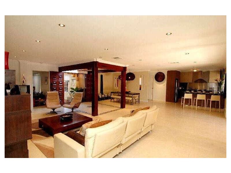 1 Monterey Court, Broadbeach Waters QLD 4218