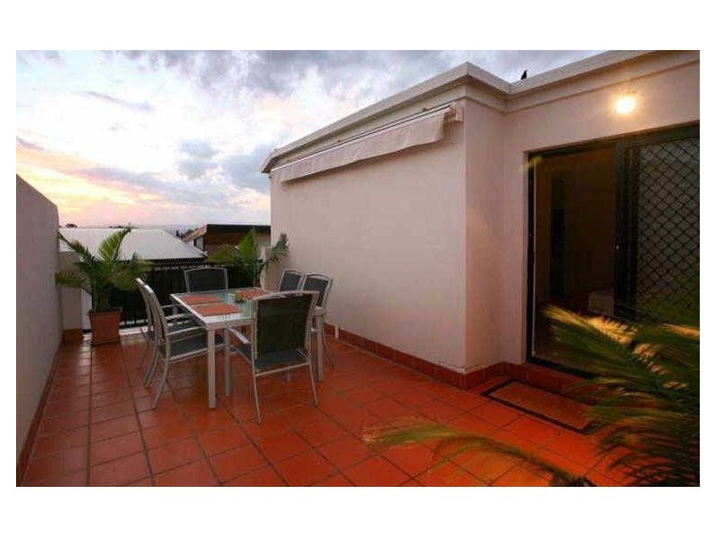8/35 Britannia Ave, Broadbeach QLD 4218