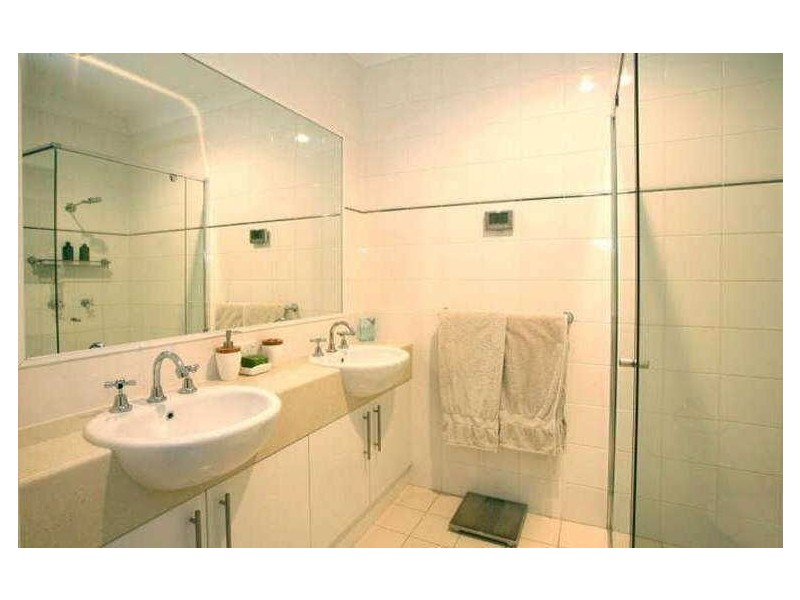 8/35 Britannia Ave, Broadbeach QLD 4218