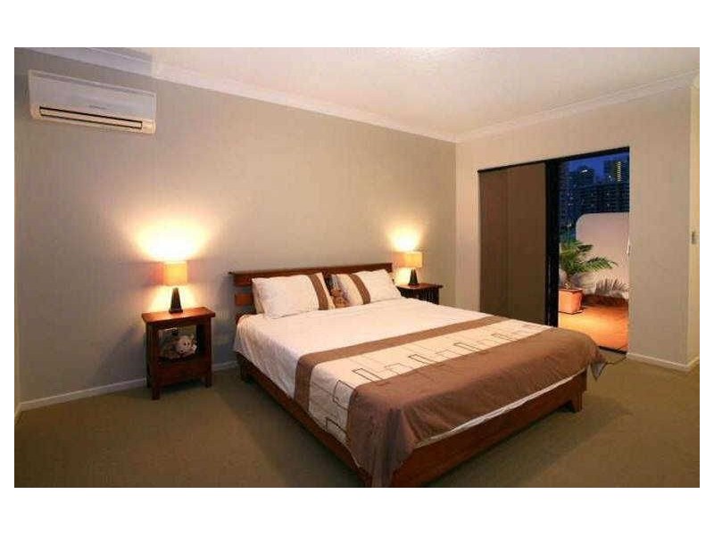 8/35 Britannia Ave, Broadbeach QLD 4218