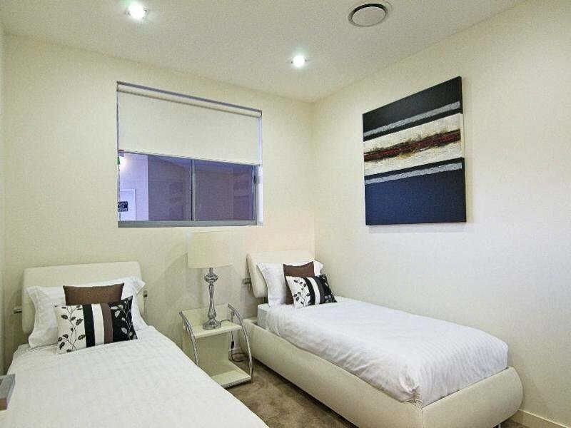 13 Quay Views, Carrara QLD 4211