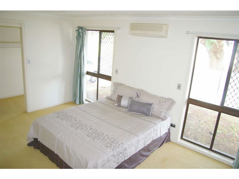 5  Alma St, Broadbeach Waters QLD 4218