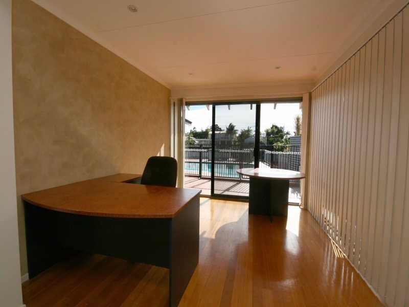 5  Alma St, Broadbeach Waters QLD 4218