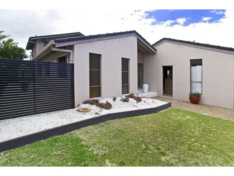 9 Witt Ave, Carrara QLD 4211