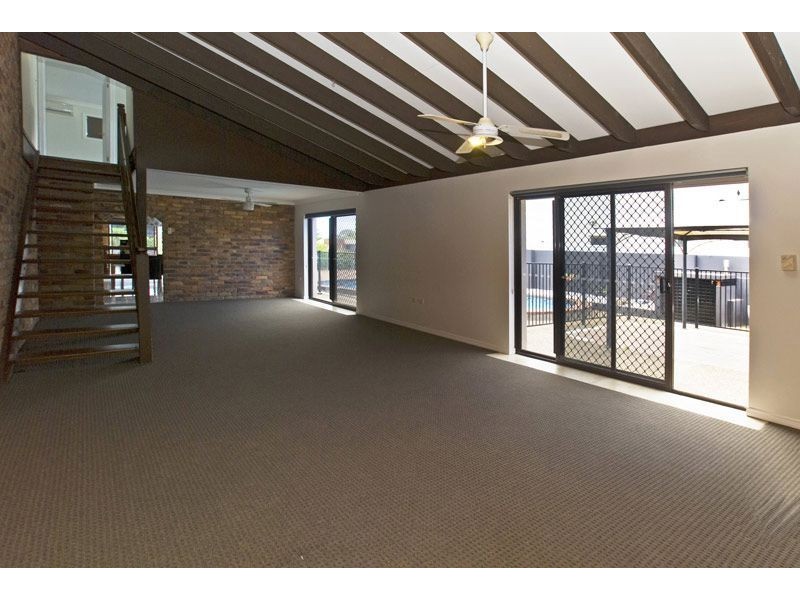 9 Witt Ave, Carrara QLD 4211