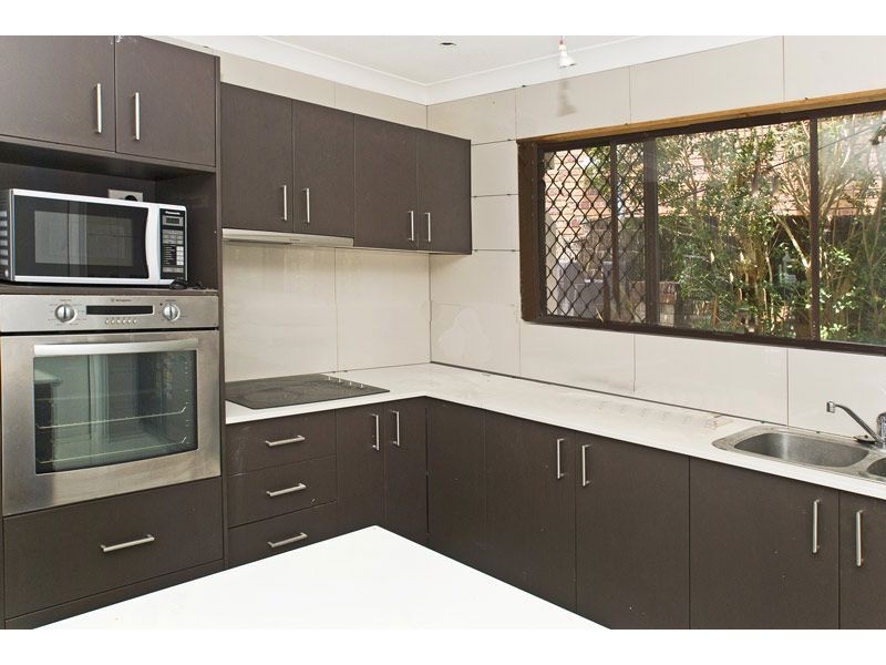 9 Witt Ave, Carrara QLD 4211