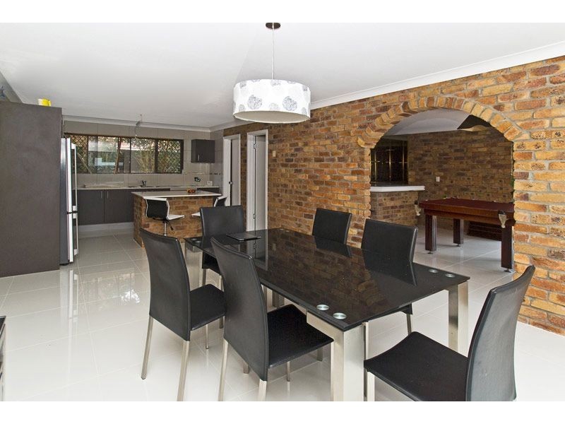 9 Witt Ave, Carrara QLD 4211