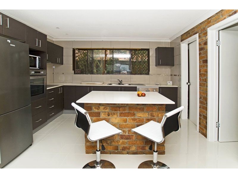 9 Witt Ave, Carrara QLD 4211