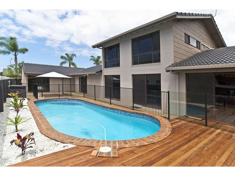 9 Witt Ave, Carrara QLD 4211