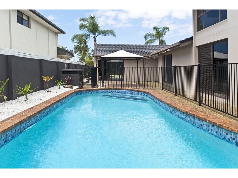 9 Witt Ave, Carrara QLD 4211