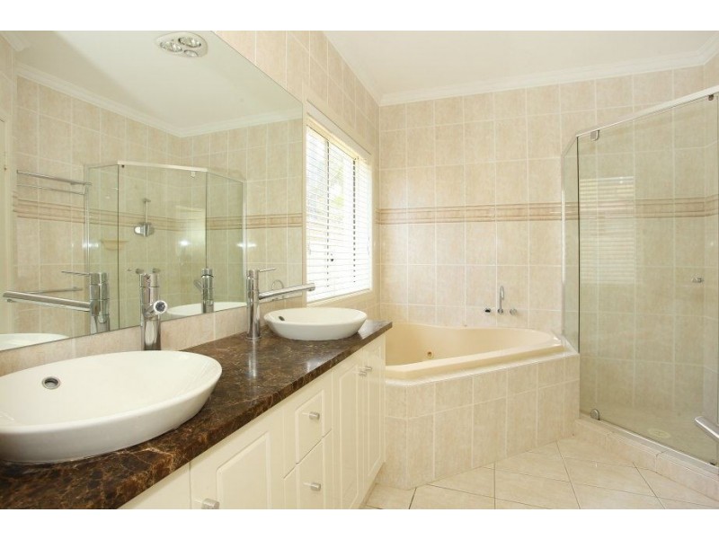 50 Sir Bruce Small Blvde, Benowa QLD 4217