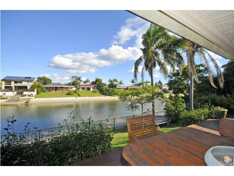 16  Bombala St, Broadbeach Waters QLD 4218