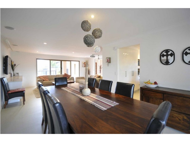 16  Bombala St, Broadbeach Waters QLD 4218