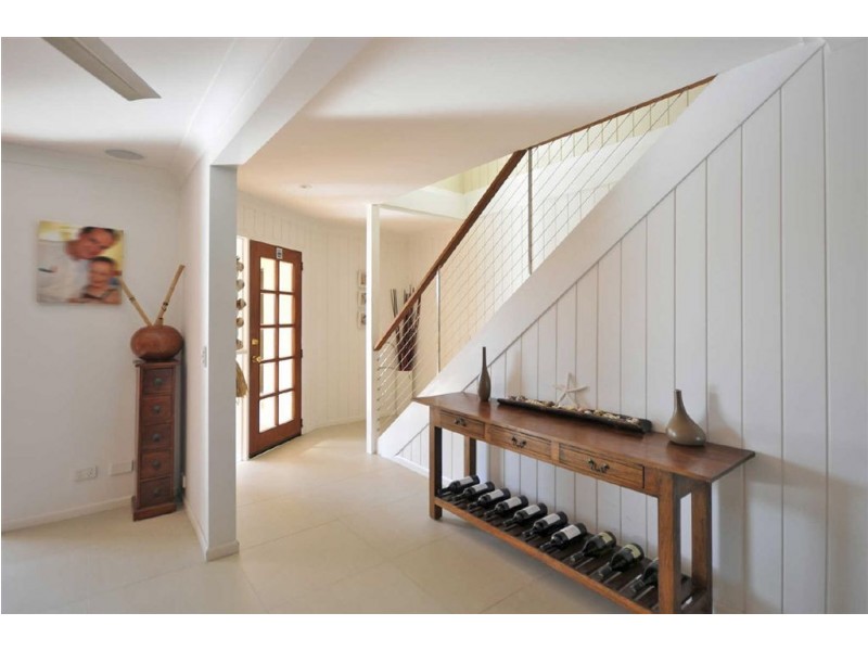 16  Bombala St, Broadbeach Waters QLD 4218