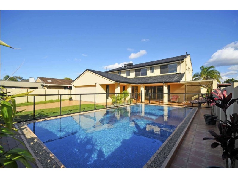 16  Bombala St, Broadbeach Waters QLD 4218