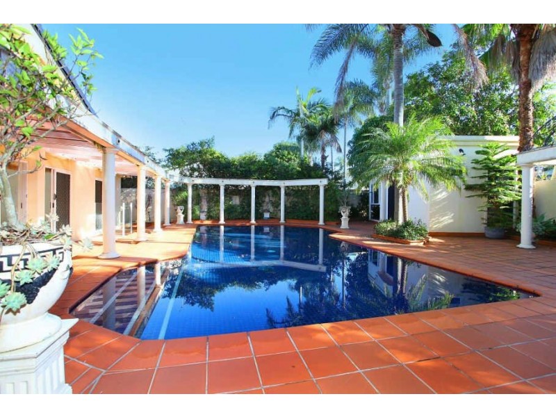 9 McCleary St, Bundall QLD 4217