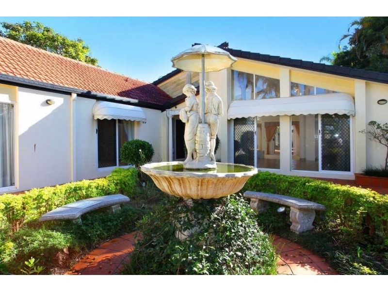 9 McCleary St, Bundall QLD 4217