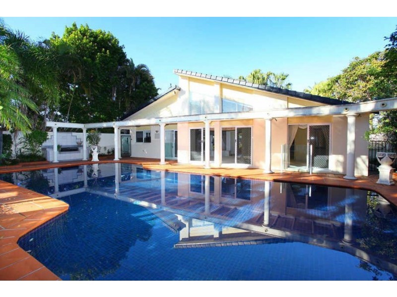 9 McCleary St, Bundall QLD 4217