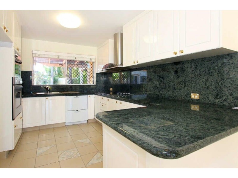 9 McCleary St, Bundall QLD 4217