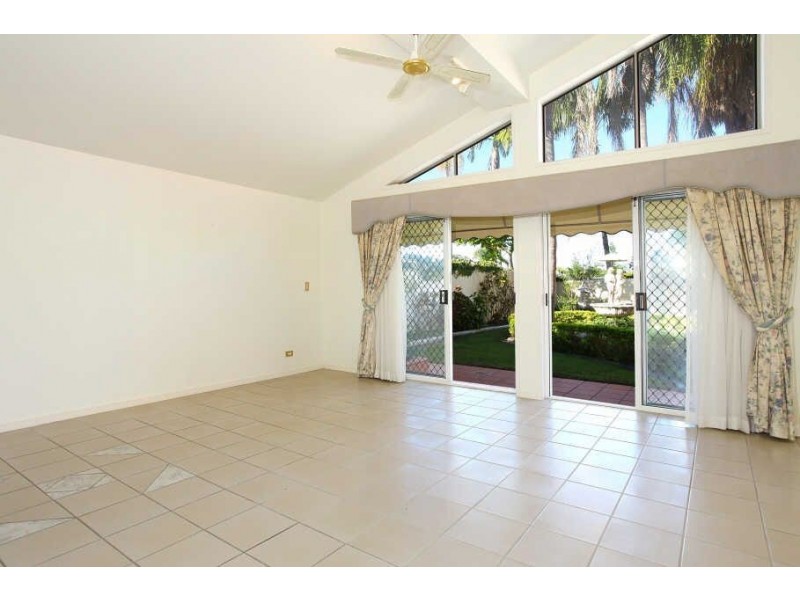 9 McCleary St, Bundall QLD 4217